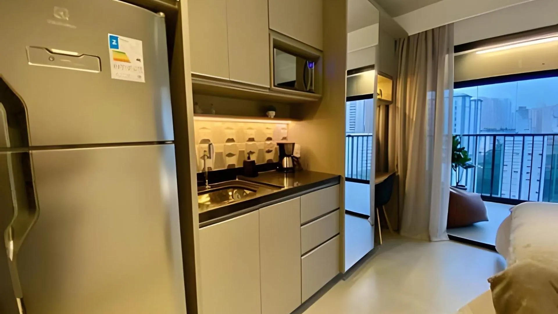 Studio Moderno Com Sacada Prox. Paulista São Paulo 0*,