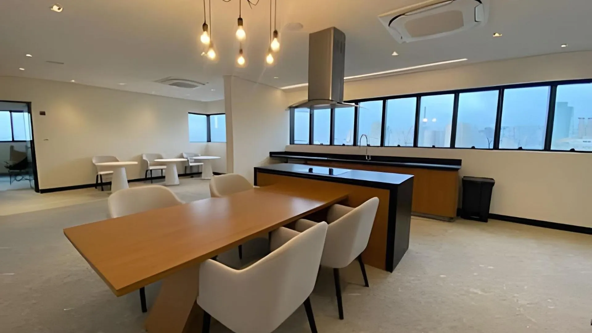 Studio Moderno Com Sacada Prox. Paulista Sao Paulo Brezilya