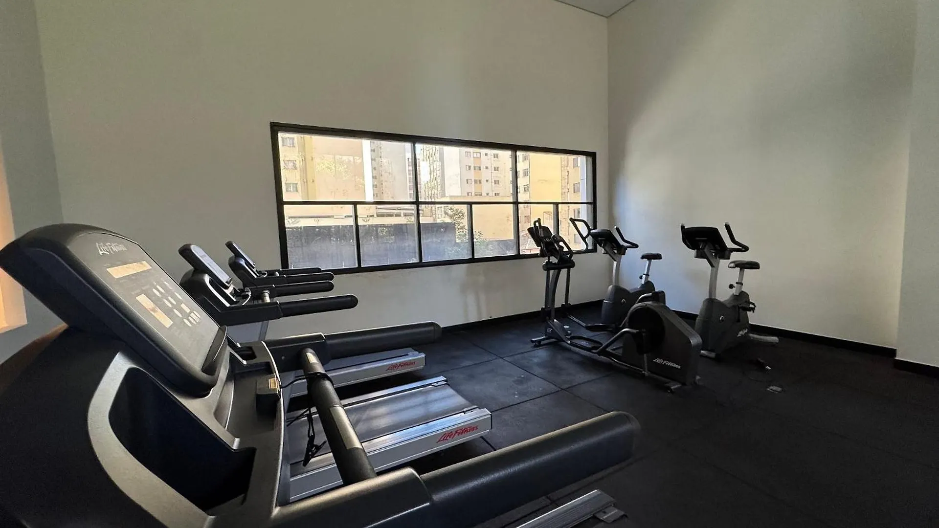 Studio Moderno Com Sacada Prox. Paulista Sao Paulo Brezilya