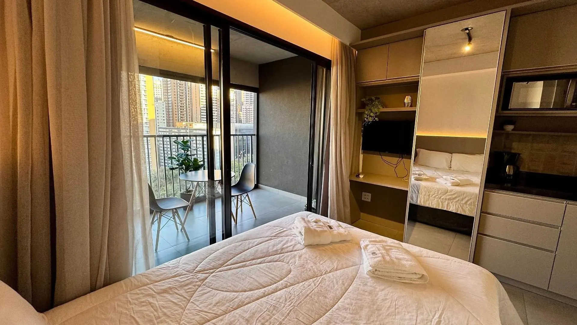 Studio Moderno Com Sacada Prox. Paulista Sao Paulo Daire